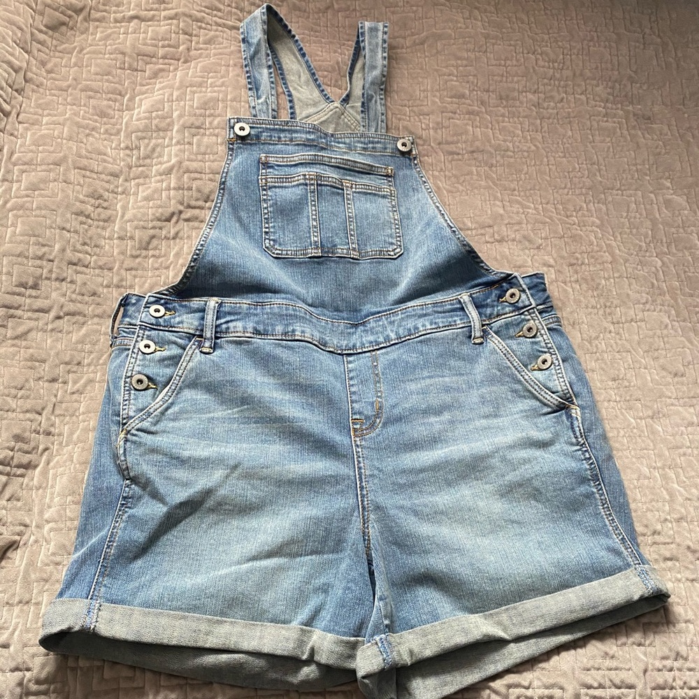 Overall shorts